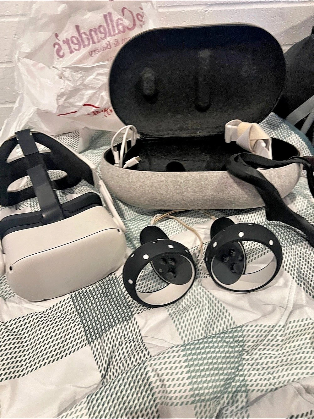 Meta Quest 2 Advanced All-In-One Virtual Reality Headset VR Headset with
